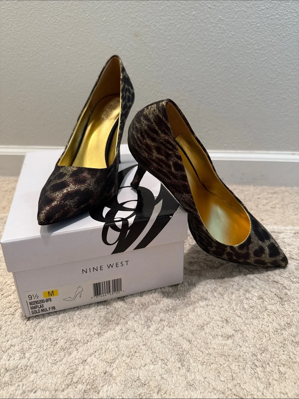 NIB Nine West Size 9.5M Pointy Toe Stiletto Animal Print Glittery Metallic Gold